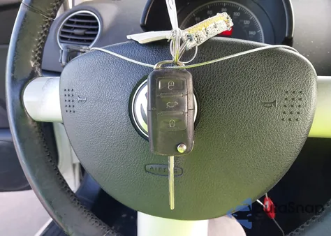 2009 Volkswagen New Beetle 2.5L from USA, damaged, VIN 3VWPW31C39M508140